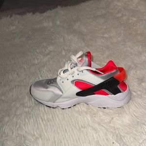 Nike White and Red Sneakers with Black Accent